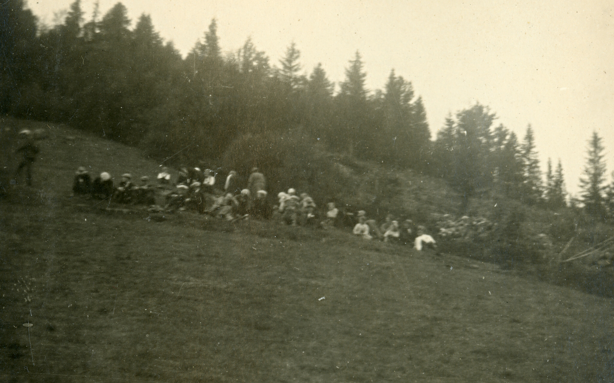 Seks bilde frå Sletteli i 1924.