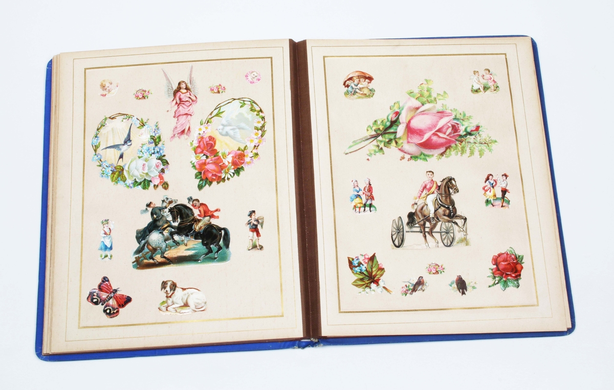 Bok av papp, i närmast koboltblå färg. Framsidan präglad med texten "SCRAPS", samt med dekor av  blomma, fågel, moské m.m., inom förgylld ram. Insidan med klistrade bild- och bokmärken i olika former och färger. På omslagets första sida, skrivet med svart text: "Elsa Bergengren 1892".