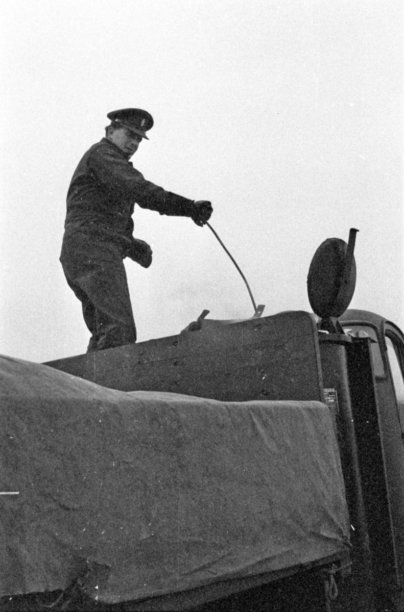Lastbil med gengasaggregat vid Göta Trängregemente 1960