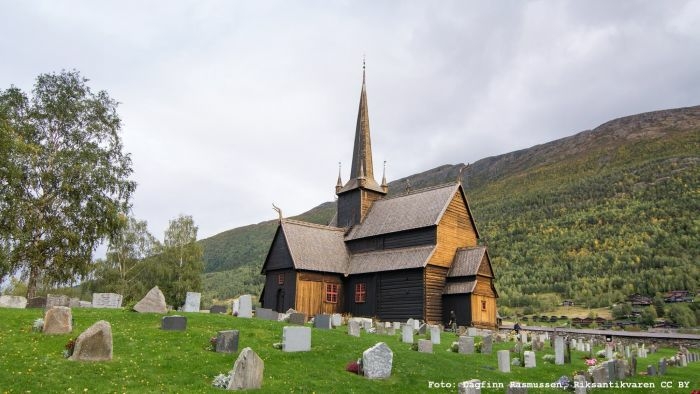 Lom stavkirke. Foto: Dagfinn Rasmussen (kirkesøk.no)