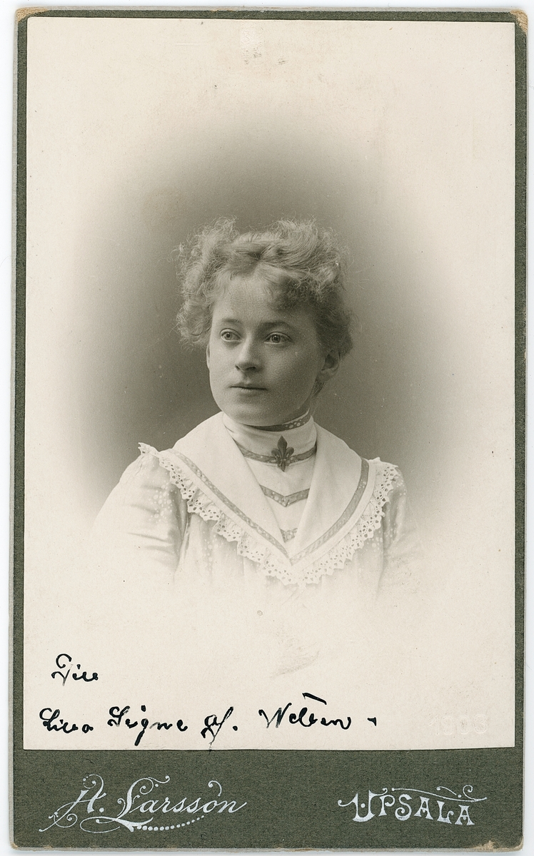 Kabinettsfotografi - ung kvinna, Uppsala 1903