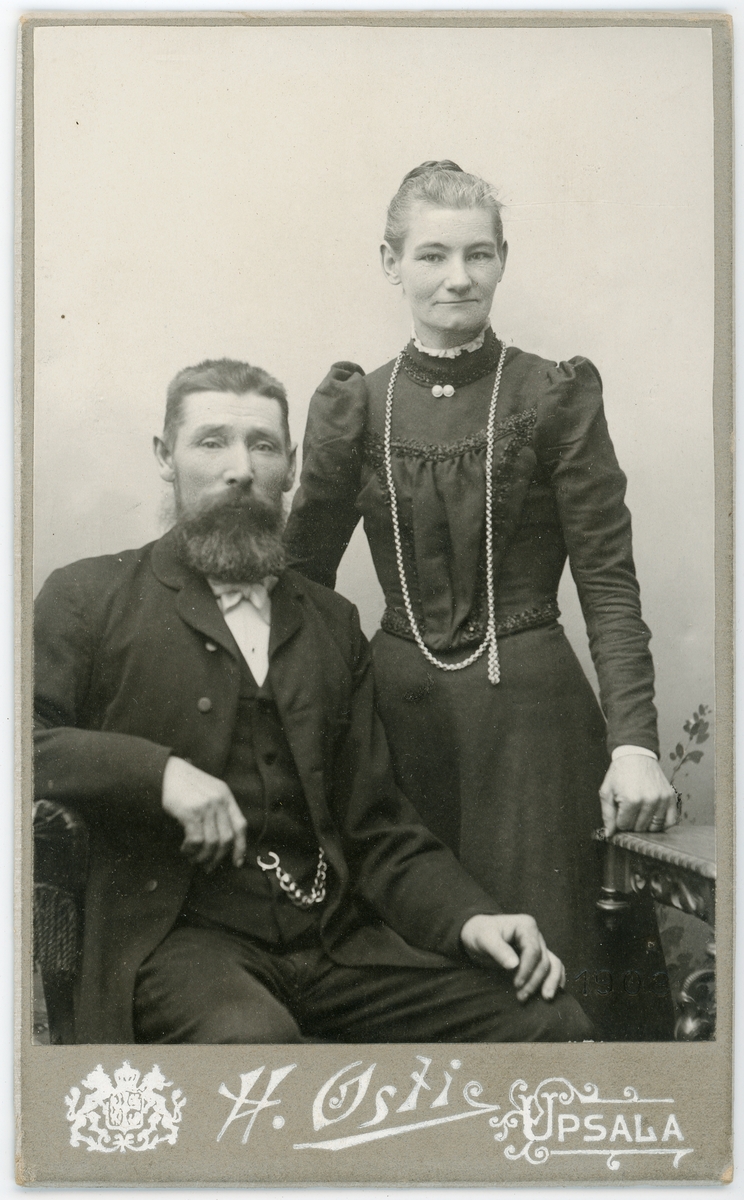 Kabinettsfotografi - man och kvinna, Uppsala 1903