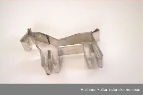 Kakmått, ett böjt vitmetallband format som en häst.