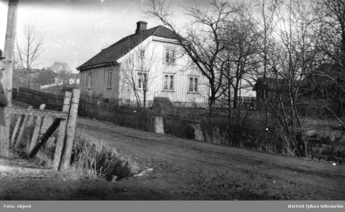 Våningshuset på gården Åle øvre i Onsøy ca. 1917. Gården tilhørte Jens Jespersen.