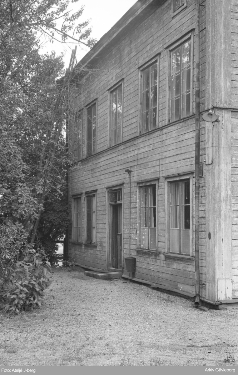 Reportage om dåliga lokaler på Gävlestads hud & könspolikliniken på Söder. Arbetarbladet, 1963.