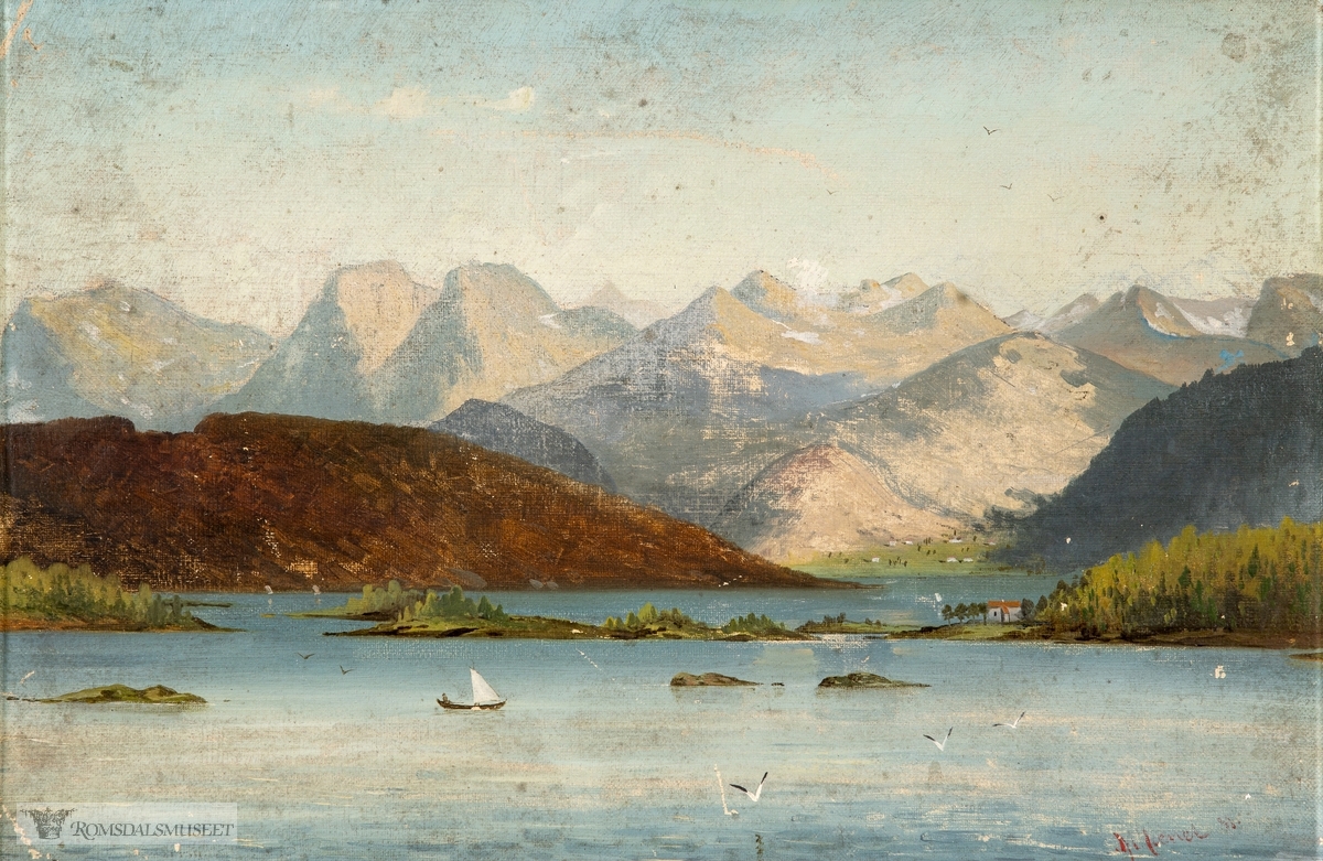 Motiv fra Moldefjorden. Sekken og Hjertøya sentralt i bildet. Gjermundnes og fjellene i Moldepanoramaet i bakgrunnen.