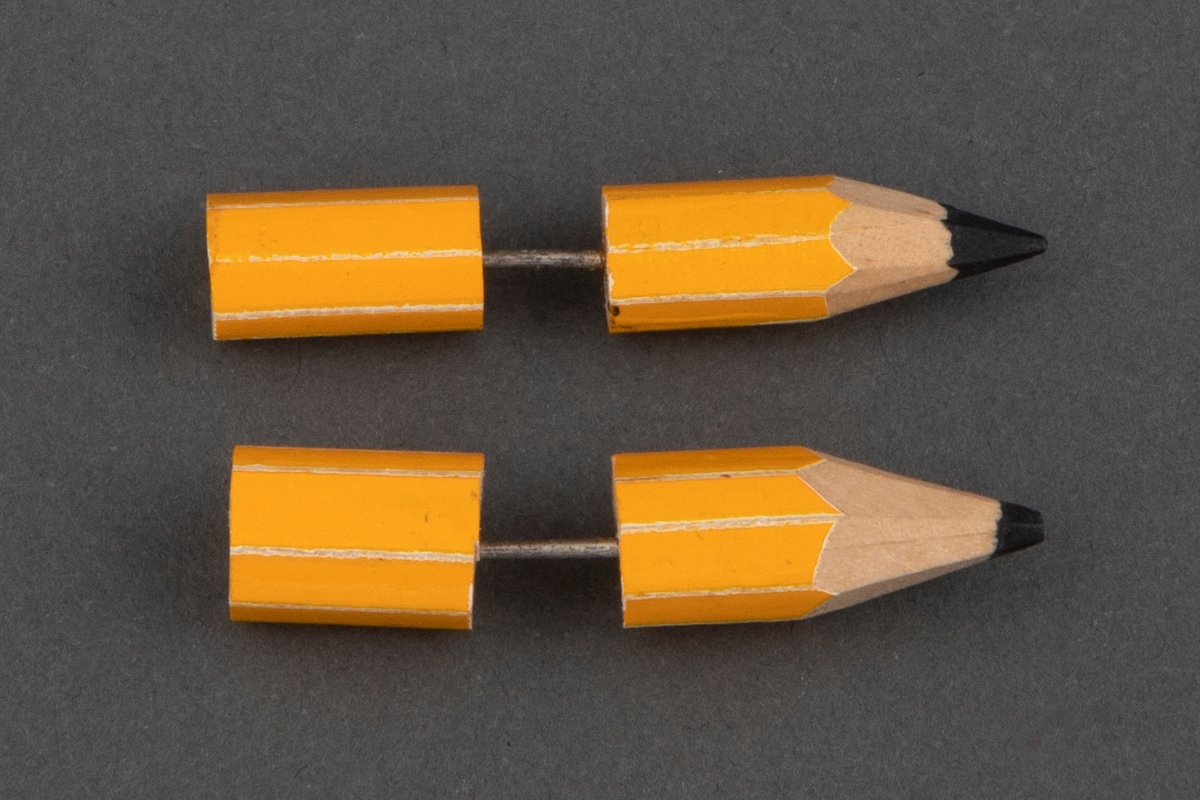 To øredobber lagd av gule blyanter.