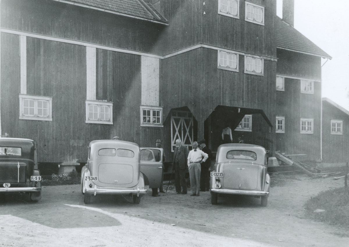 Kornrådet på besøk på Sande kornmagasin 8. august 1938.