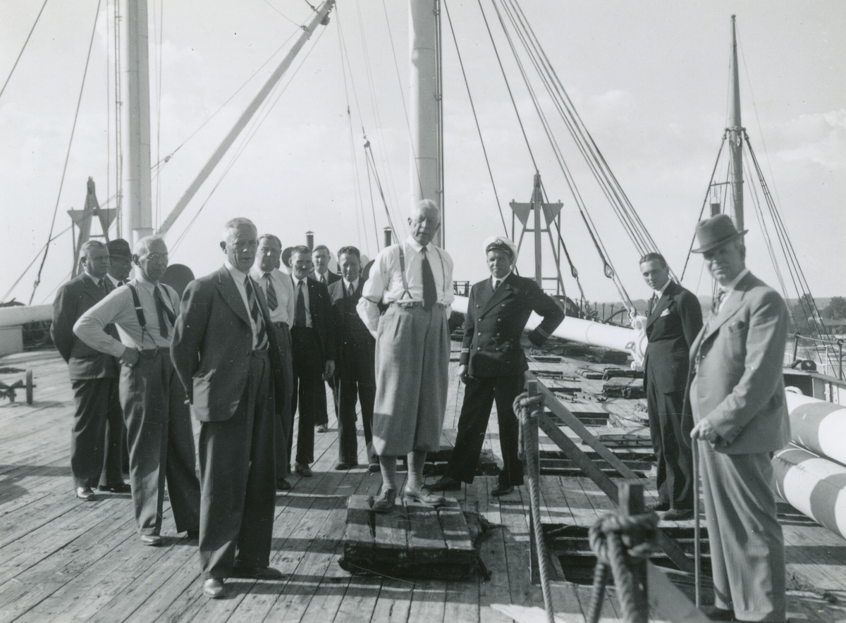 På kvalkokeriet "Pelagos" 11. august 1938.  Bildet er tatt under Kornrådets reise i Vestfold.