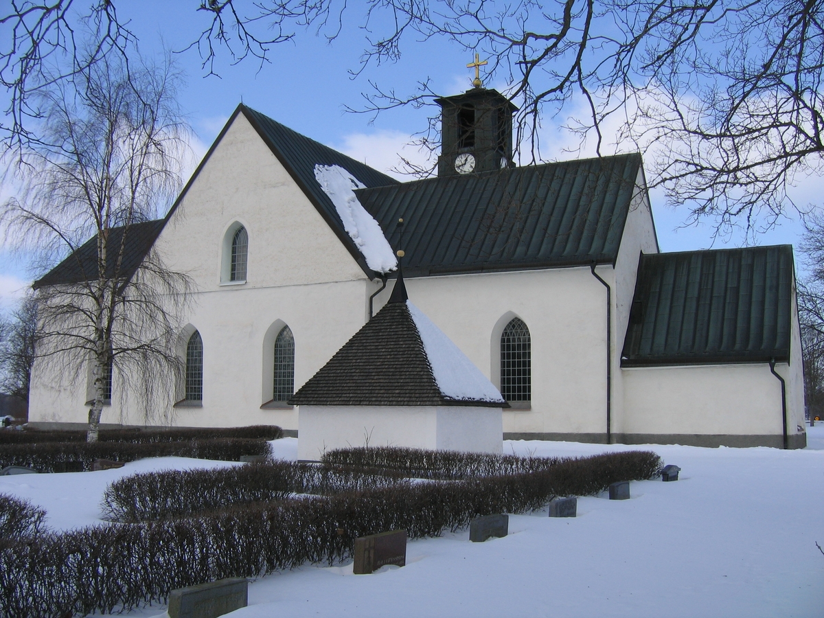 Arkeologisk förundersökning i och utanför Höreda kyrka i Höreda socken, Eksjö kommun, L1971:6222. Undersökningen genomfördes 2008 och resulterade i 15 fyndposter. 

Föremålsbeskrivningar i underposterna.