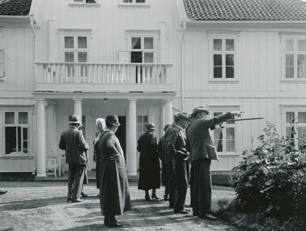 Kornrådet på besøk på Skansgården Landbruks- og Husmorskole ved Vingersjøen 17. august 1933. 