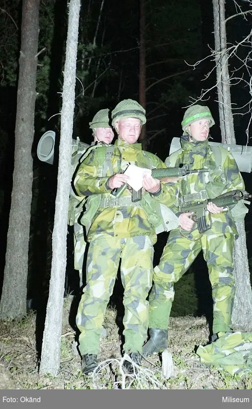 Värnpliktiga soldater från Ing 2 med fältutrustning.