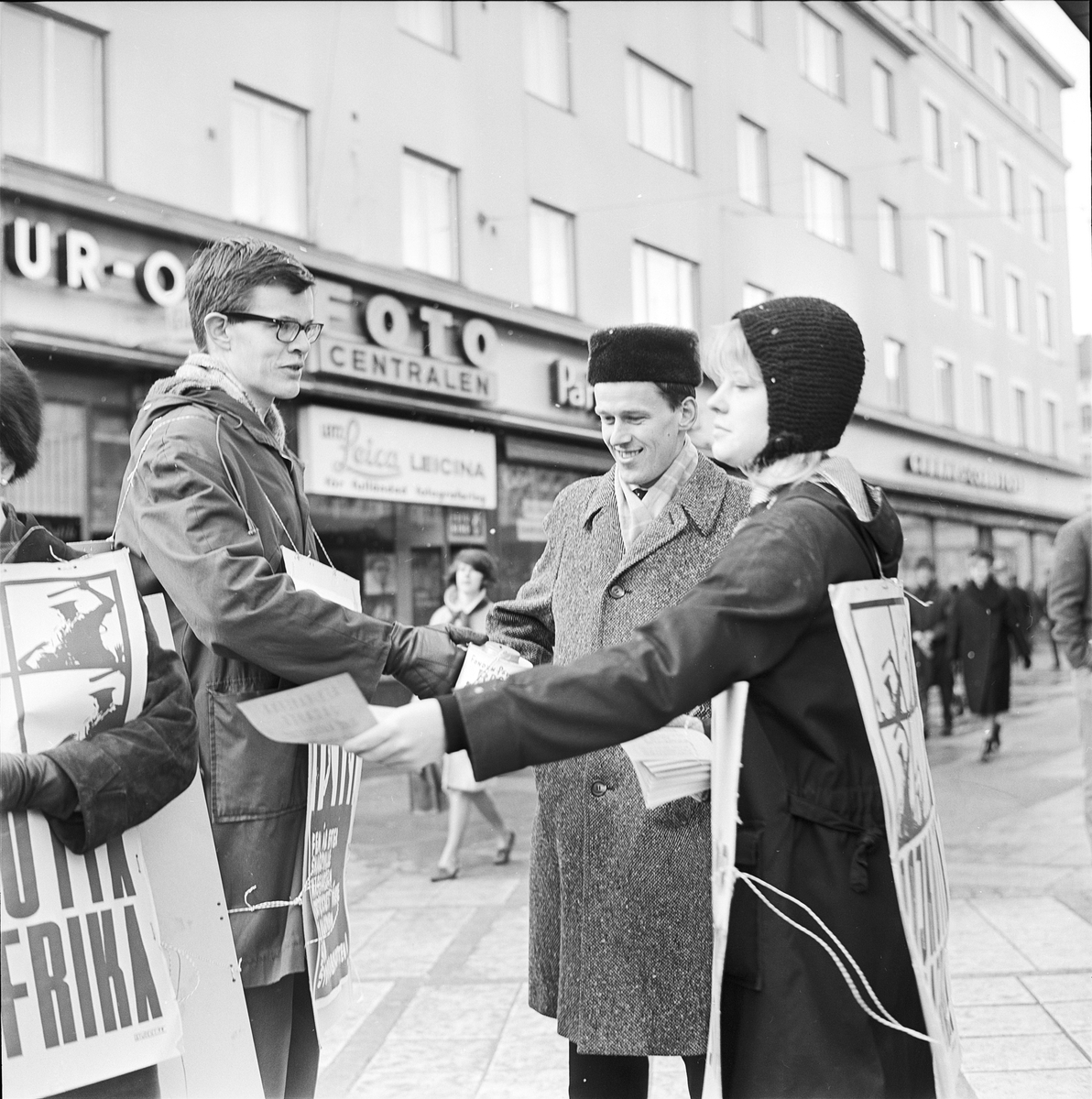 Uppsala Sydafrikakommitté håller manifestation/protest, Uppsala 1965