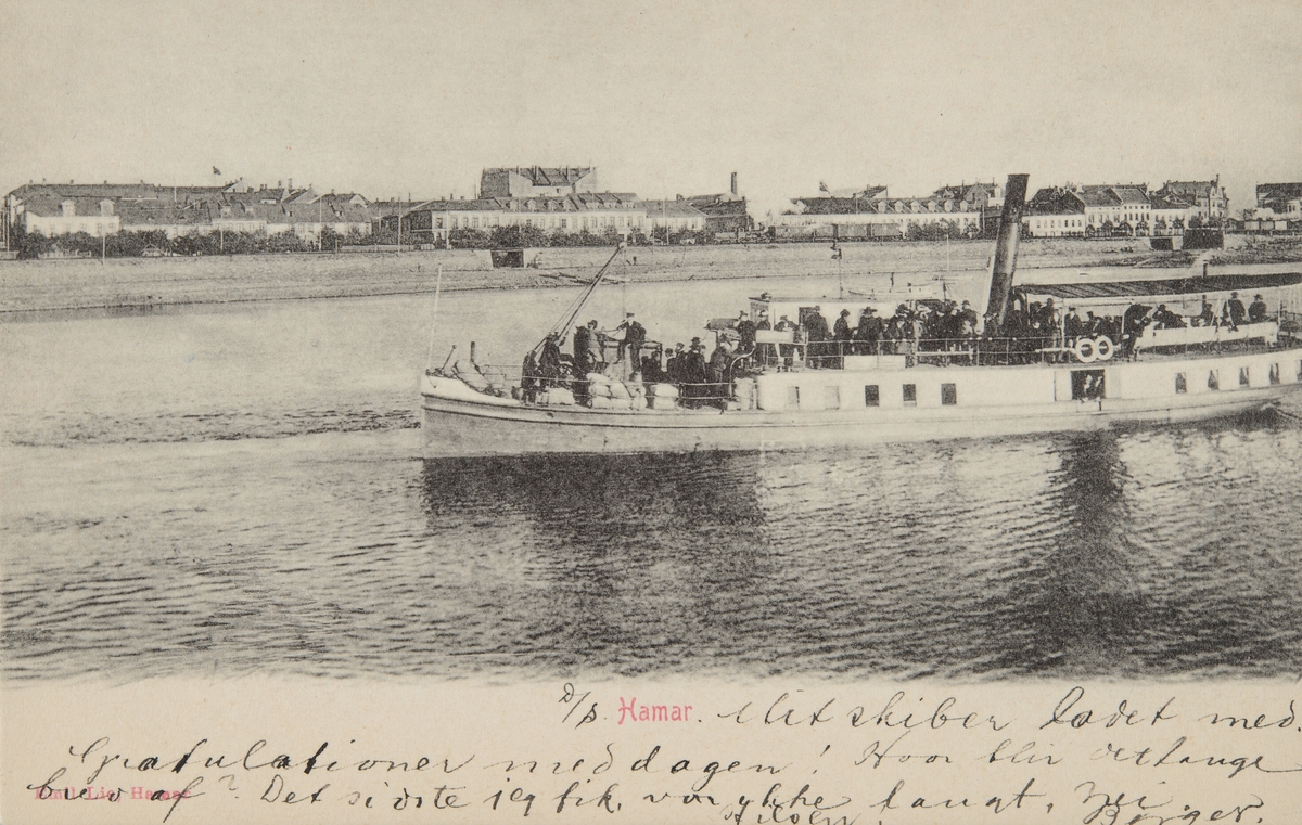 Postkort, Hamar by, mjøsbåten D/S Hamar med passasjerer i Hamabukta,
dublett 0401-06124