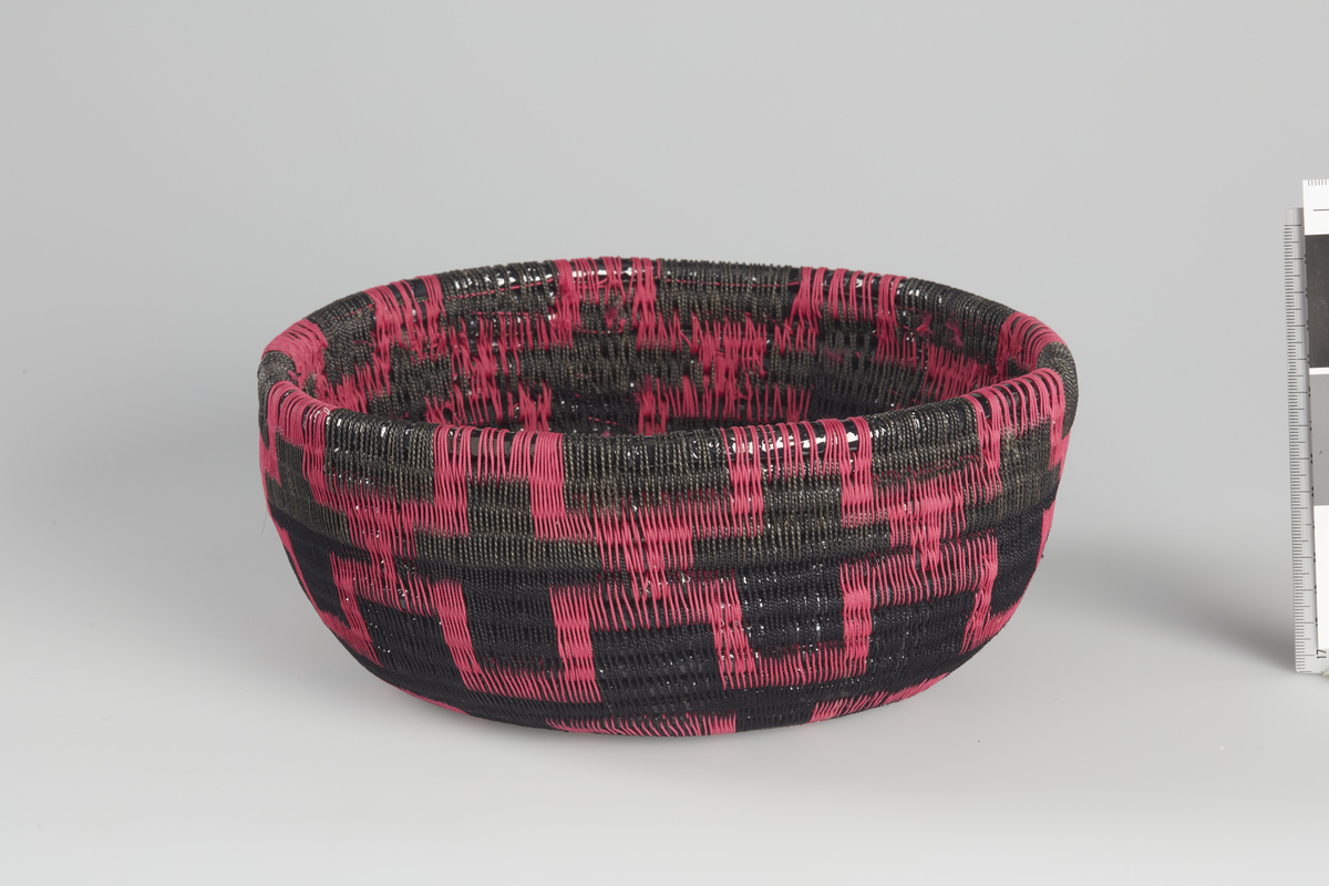 <ENG>Basket made by a Wounaan woman artisan.</ENG>
<SPA></SPA>