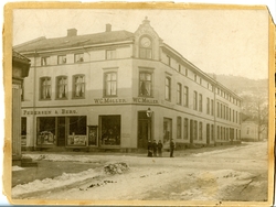 Gatemiljø i Drammen, fra krysset mellom Schwenkegata og Nedr
