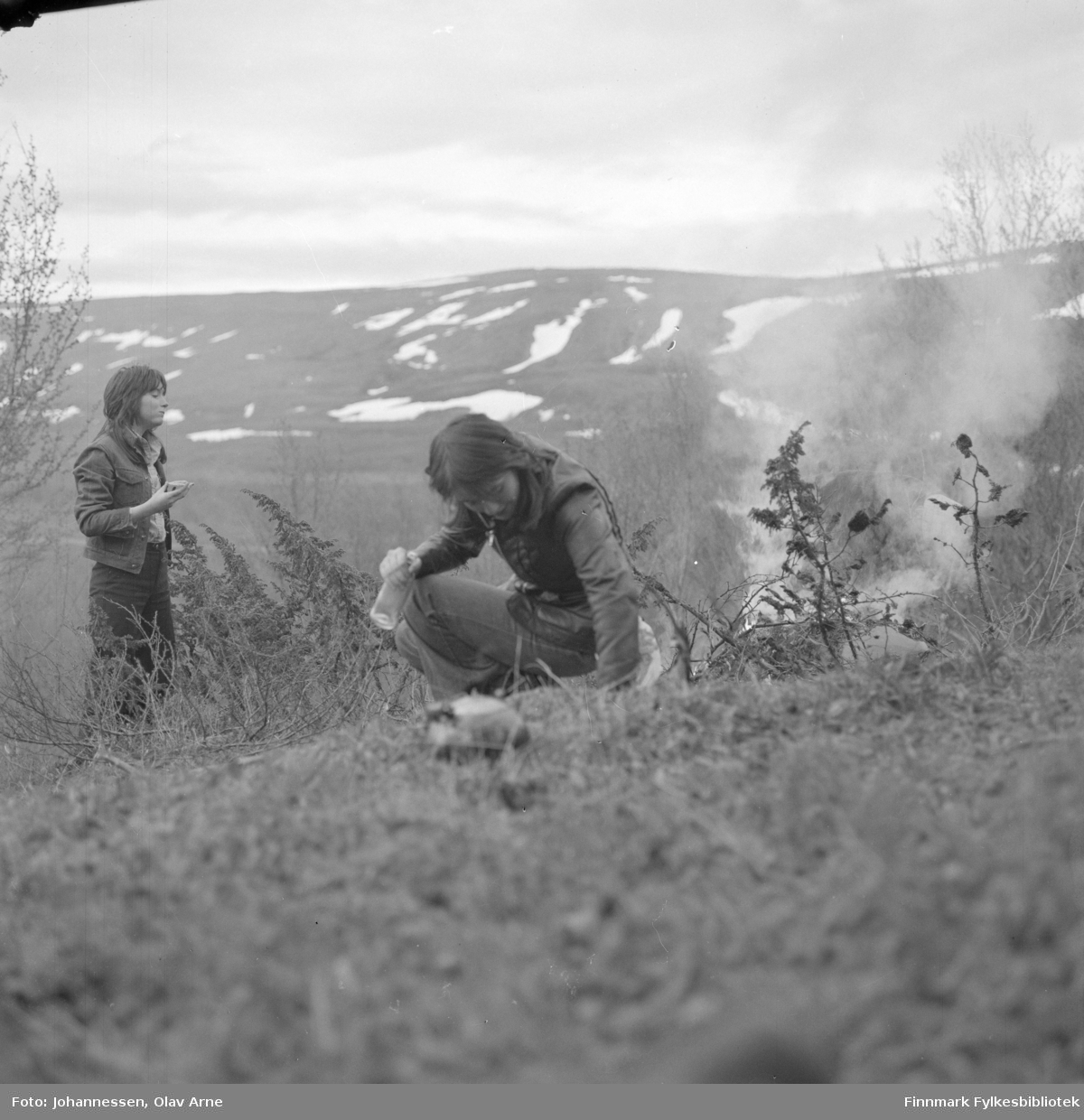Ungdom på tur, trolig i Finnmark 
