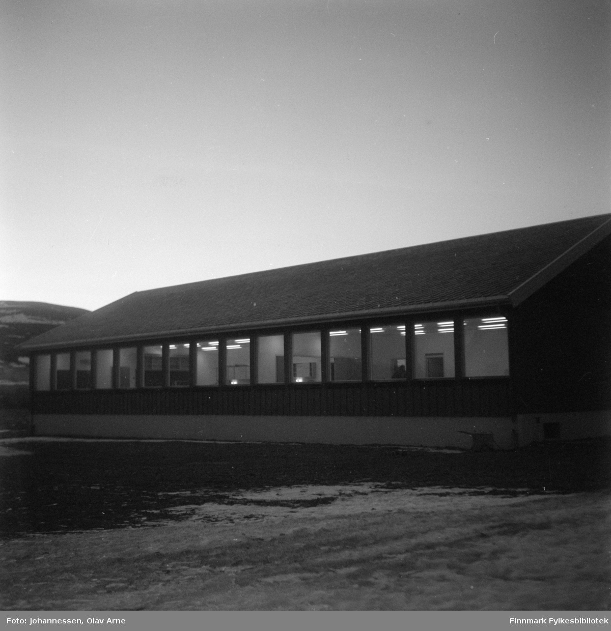 Foto Nordfjord skole, Finnmark 

Foto trolig tatt på 1970-tallet