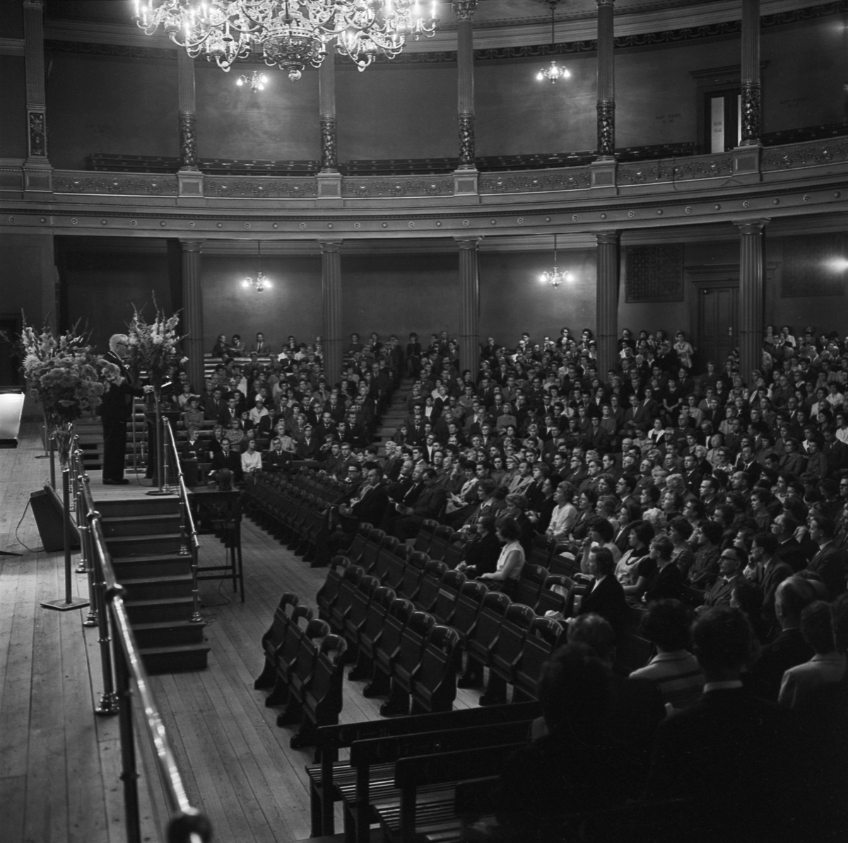 Universitetet, läroverksungdom hyllade FN-chef i aulan, Uppsala 1961