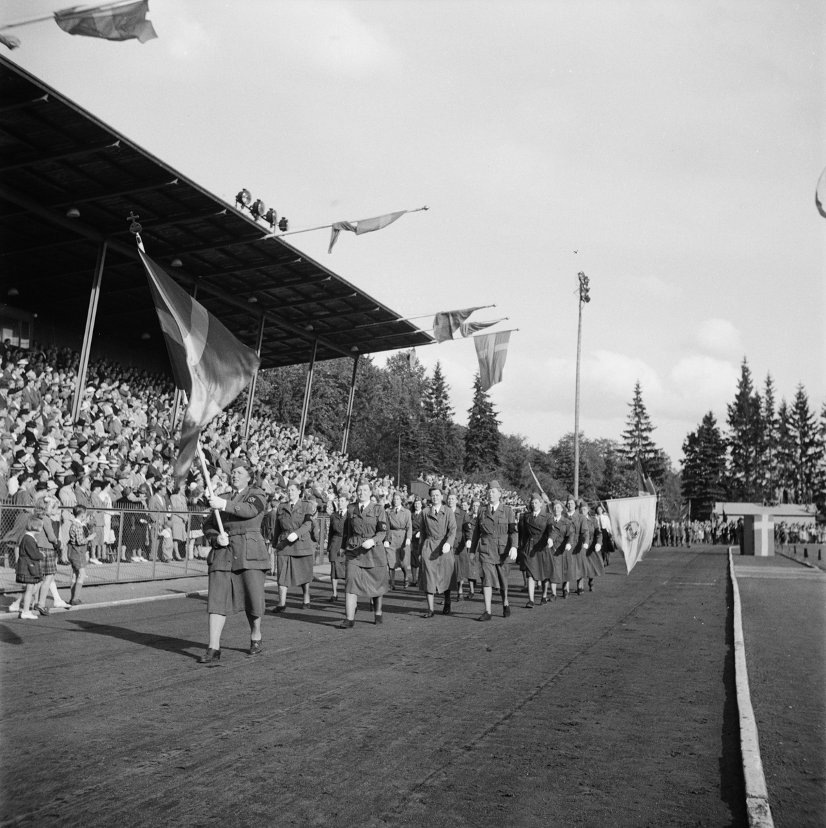 Uppsala Kvinnliga Bilkår på Svenska flaggans dag, Uppsala 1948