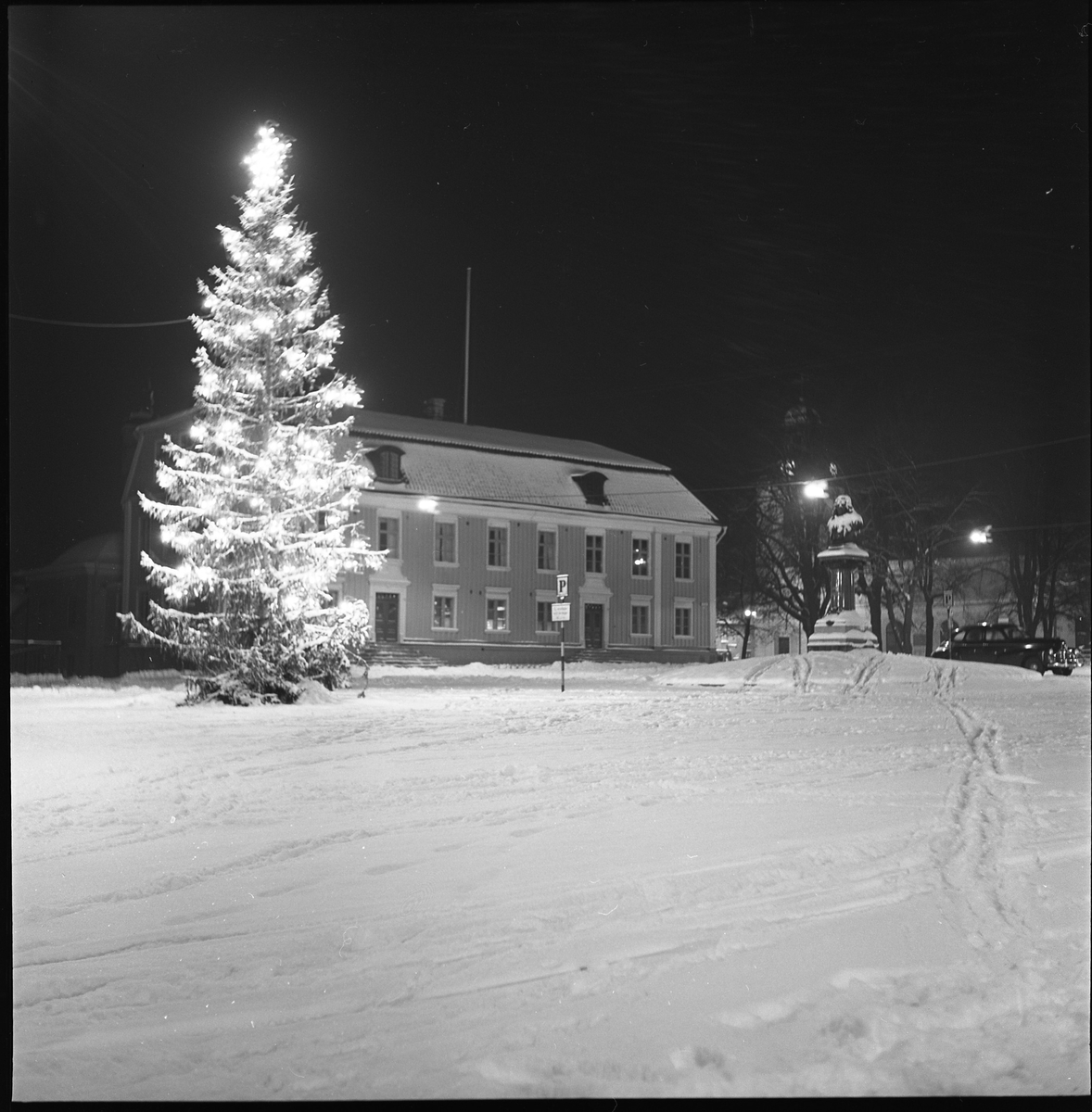 Julgran på Stora torget vid Rådhuset, 31 dec 1950
