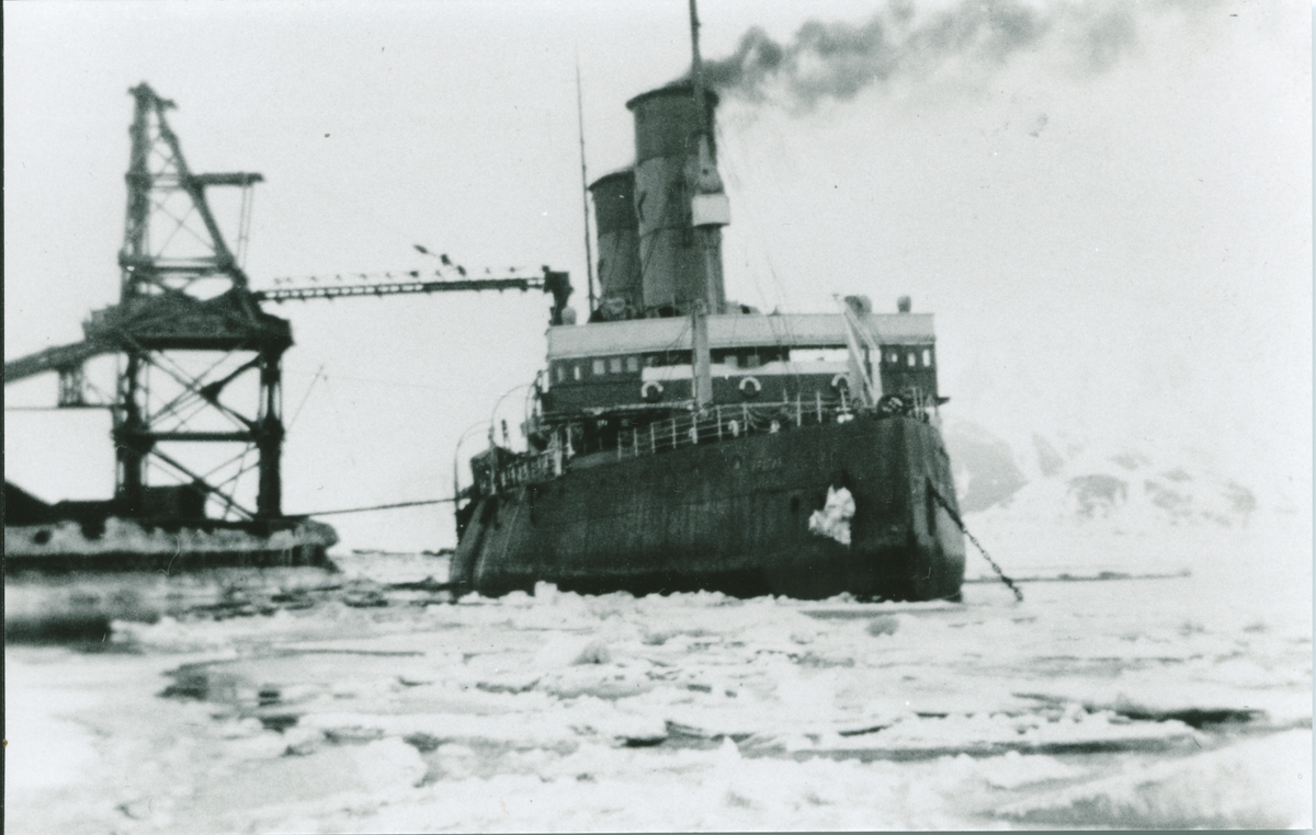 Lasting på båt.Den russiske isbryteren  «??????» Krassin som ble sjøsatt i 1917