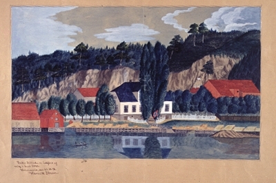 Store Follestad gård ved Skien, bygget av kjøpmann Nicolay Plesner i 1812. Hvitt våningshus ved fjorden med sjøbuer og driftsbygninger. I bakgrunnen lave, skogbevokste åser.