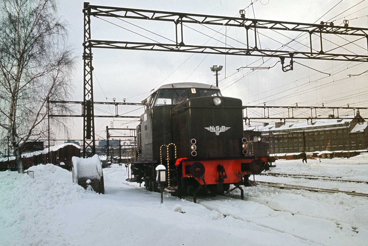 Diesellokomotiv type Di 2 i skiftetjeneste på Oslo Østbanestasjon