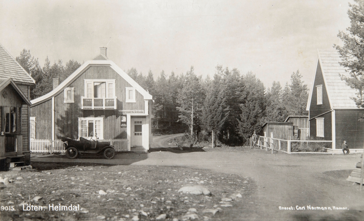 Postkort, Løten, Heimdal landhandel, butikk, kjøpmann Engebret H. Henrichsen startet her i 1919, kolonialforretningen ble overtatt av Martin Kværneng i 1944,