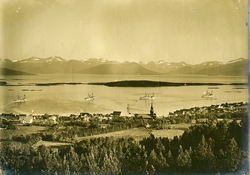 Utsikt mot Hammerfest. Bildet kommer fra fotoalbum med gjens