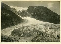 Utsikt mot isbre i Mundal. Bildet kommer fra fotoalbum med g