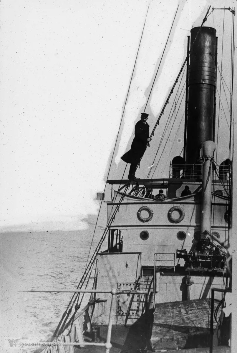 Fra Jonas Lied samlingen., Nansen going up the crows nest on the S.S Correct in 1913