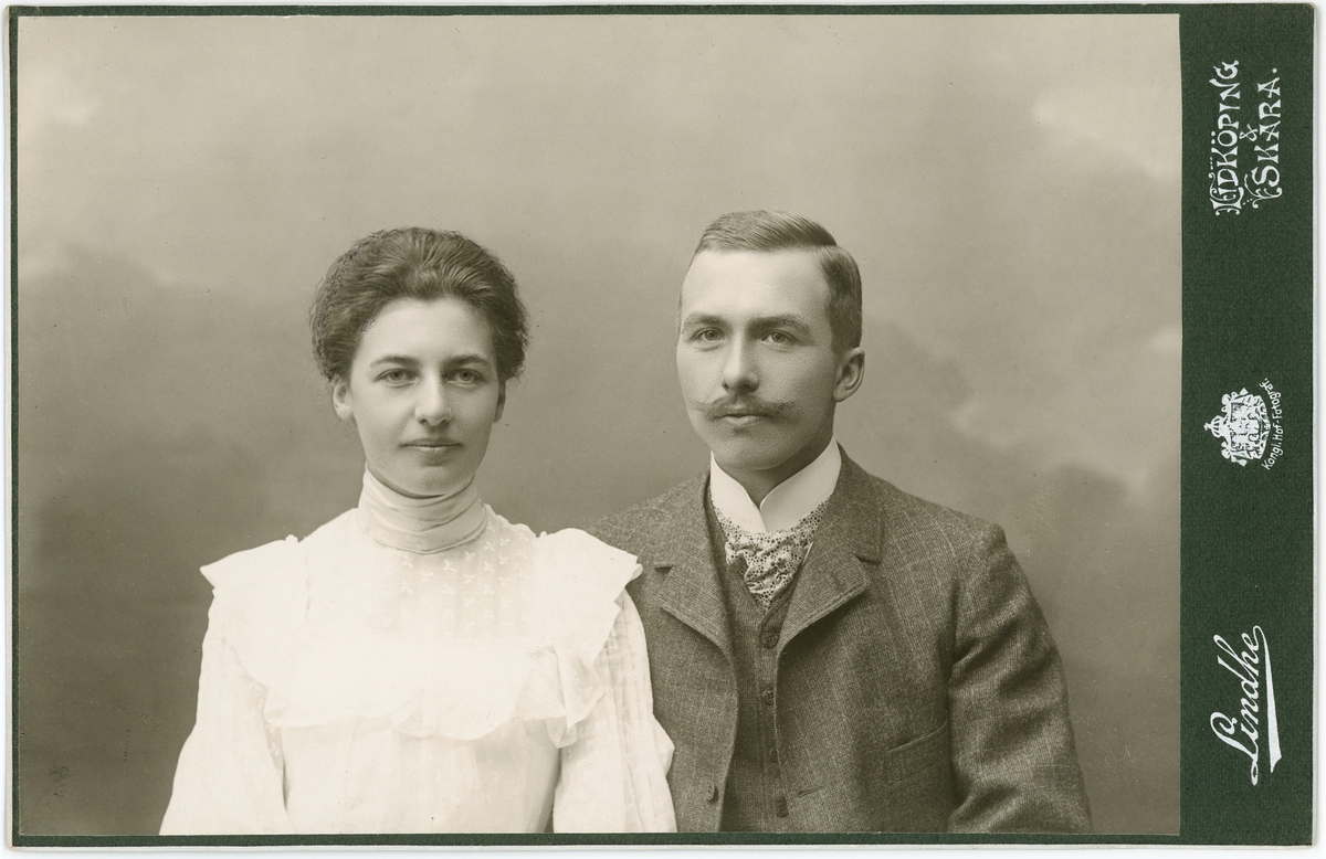Kabinettsfotografi - Eva och Gunnar Nyström, Lidköping/Skara 1904