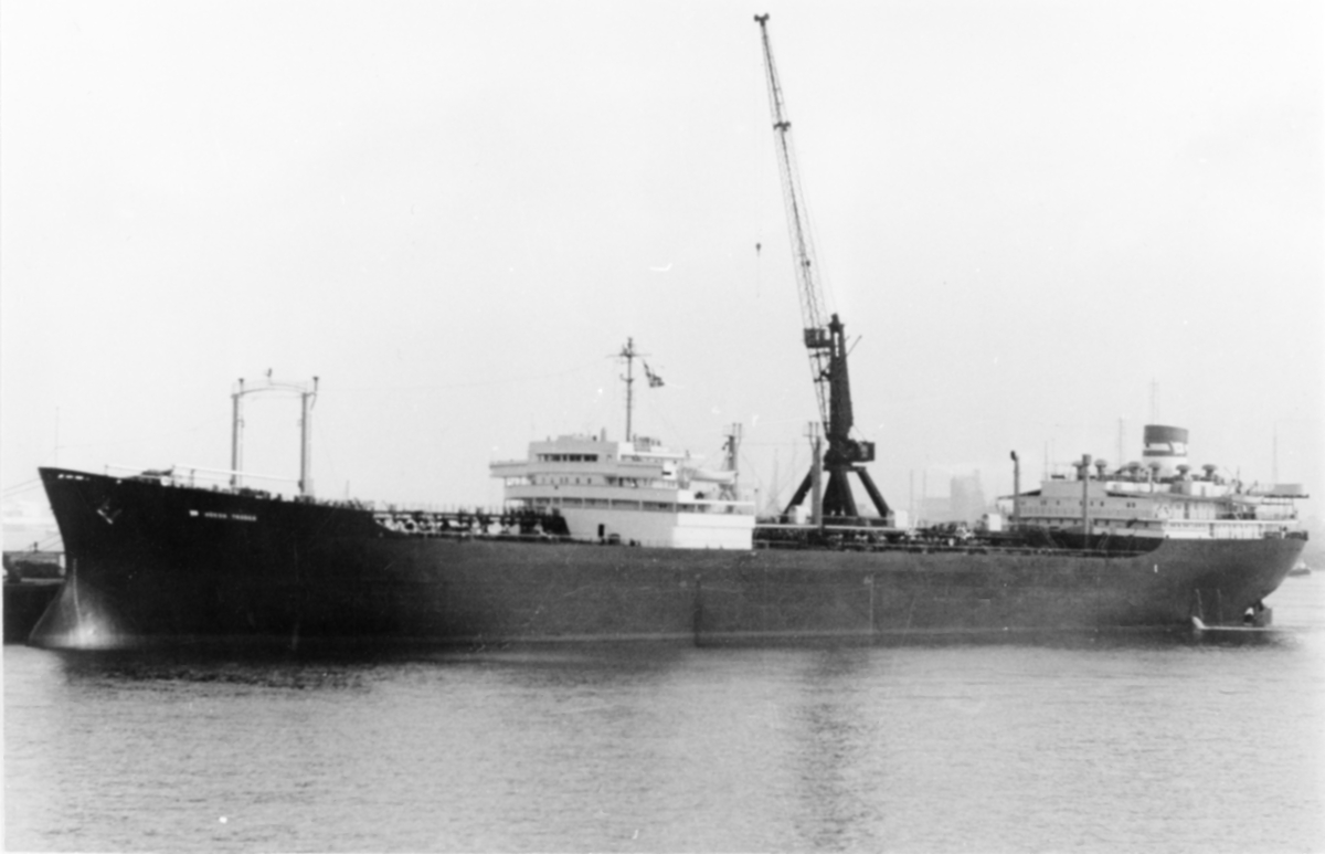 T/S Höegh Trader (Ex. T/T Genova, Esso Genova, Esso Windsor)(b.1958, Cantieri Riuniti
Dell’Adriatico, Monfalcone) som tankskip