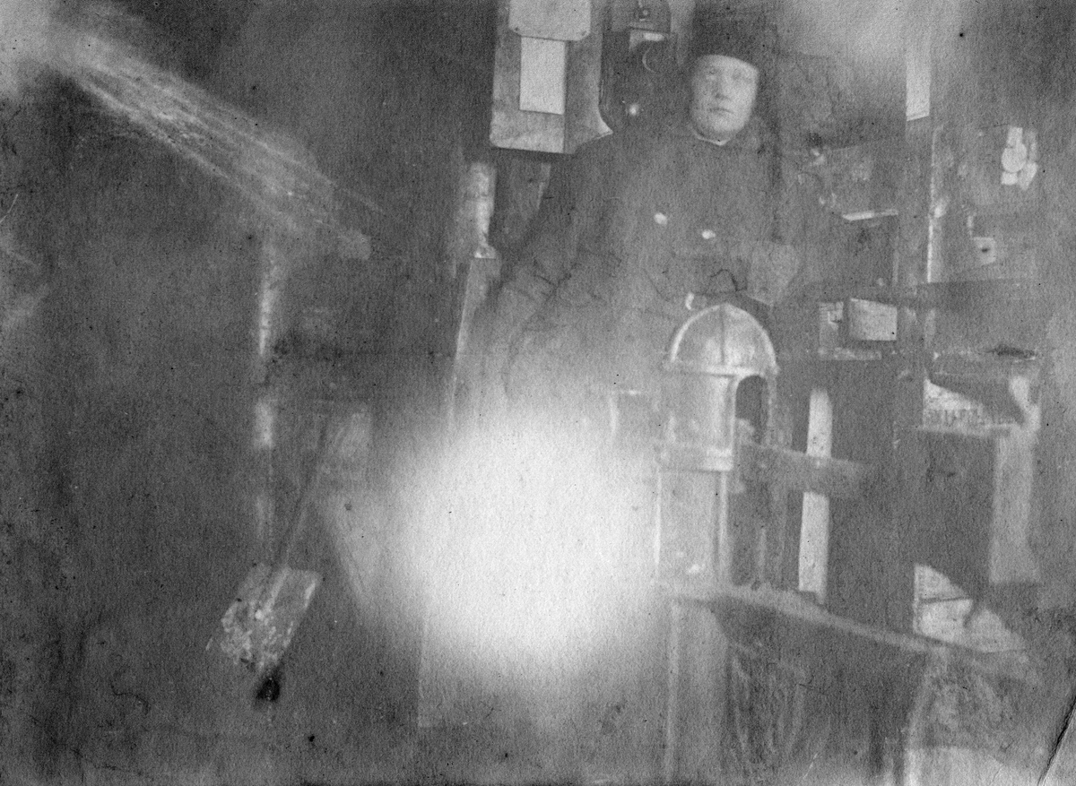 Werghbridge ved gruveåpningen. Bilder etter Albert Edwin Nicholls, født i London 1905, død 1981.Emigrerte til Australia i 1969. Nicholls jobbet som ineniør på Svalbard i 1925-26 for Anglo Russian Grumant Company Ltd (ARG co.Ltd)