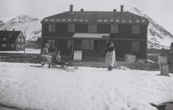 Bilde fra Ny-Ålesund gruvemuseums utstilling.