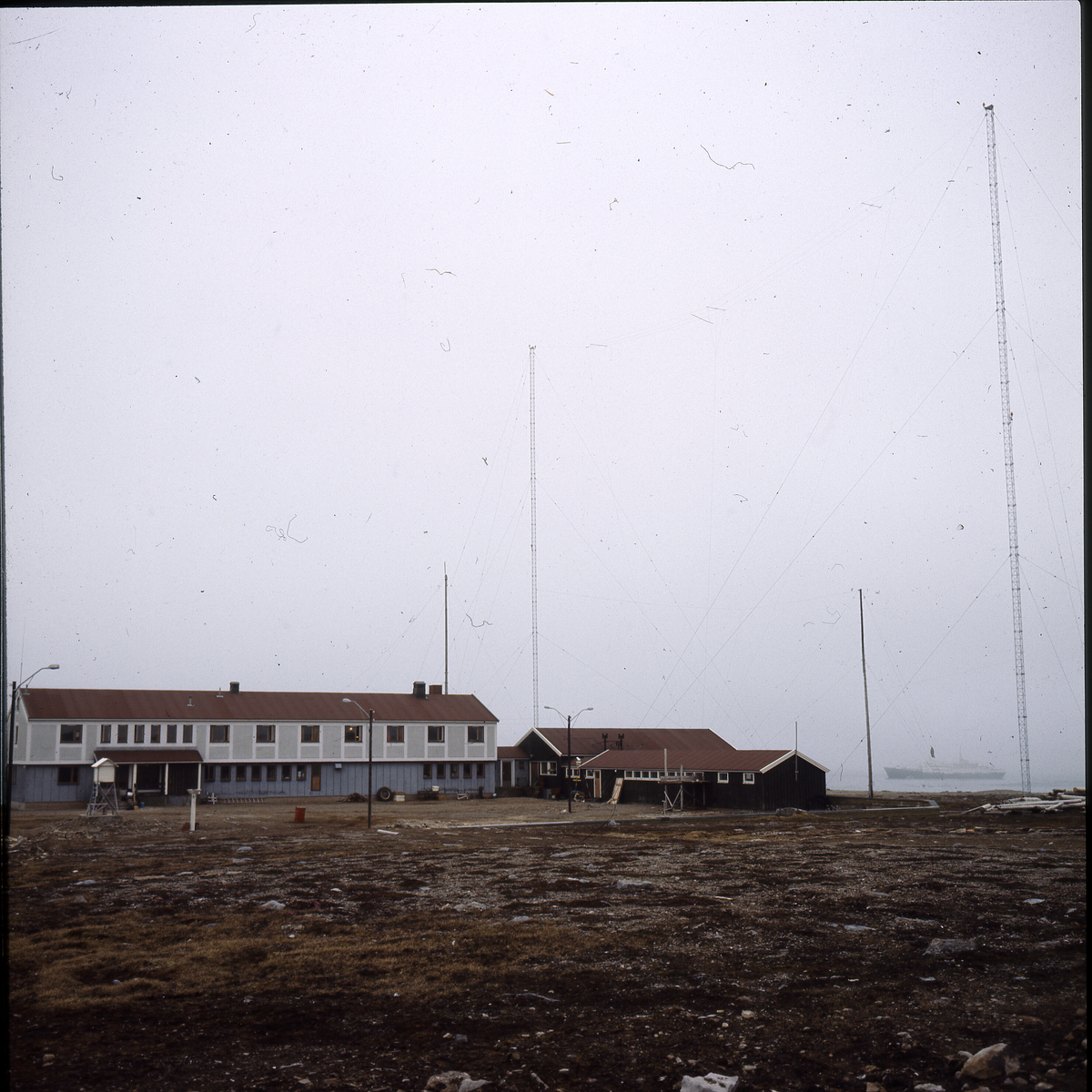 Bjørnøya meteorologiske stasjon / radio.
