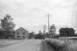 Bensimpumpe og gårdsbebyggelse på Høiendahl, Lekum i Eidsber