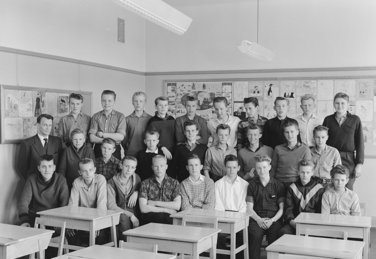 Engelbrektsskolan, klassrumsinteriör, skolbarn med lärare Nils-A Kymmer, klass 8H, sal 20.