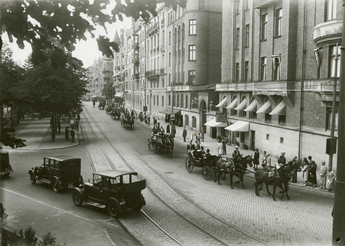 Utsikt från Marinmuseum Strandvägen 58 mot gatan år 1930.
