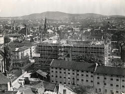 Oslo Arbeidersamfunn under bygging. I forgrunnen står fortsa