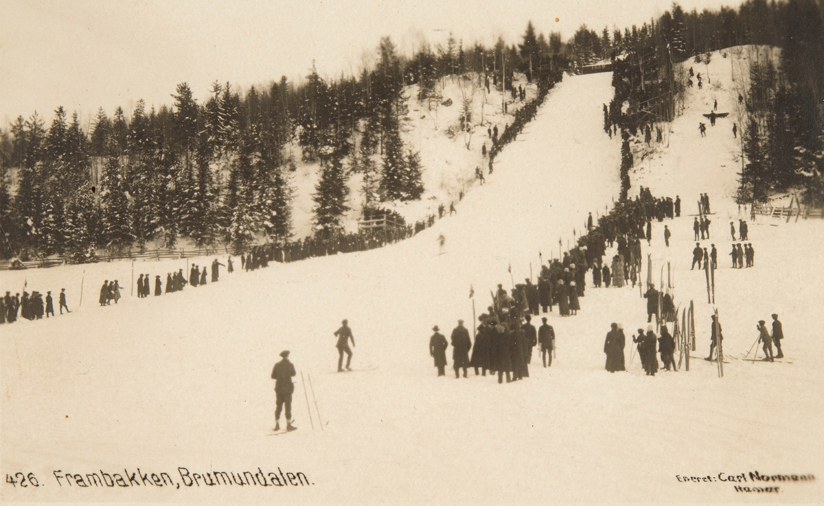 Postkort, Ringsaker, Brumunddal, skihopprenn i Frambakken, tilskuere.