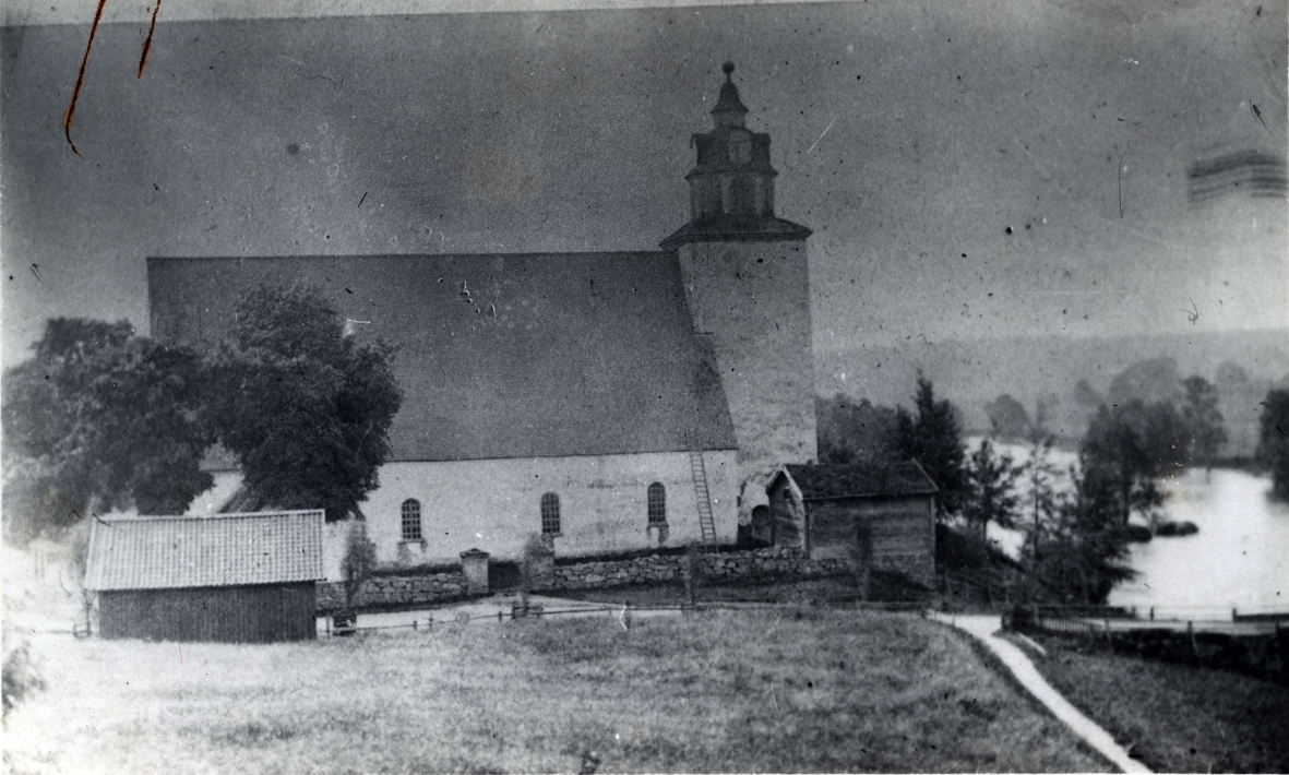 Kyrkan i Högsby före den omfattande ombyggnaden 1885.