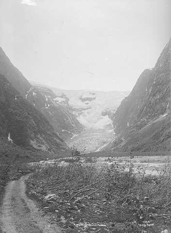 Prot: Loenvann Kjendals Glacier set på avstand
