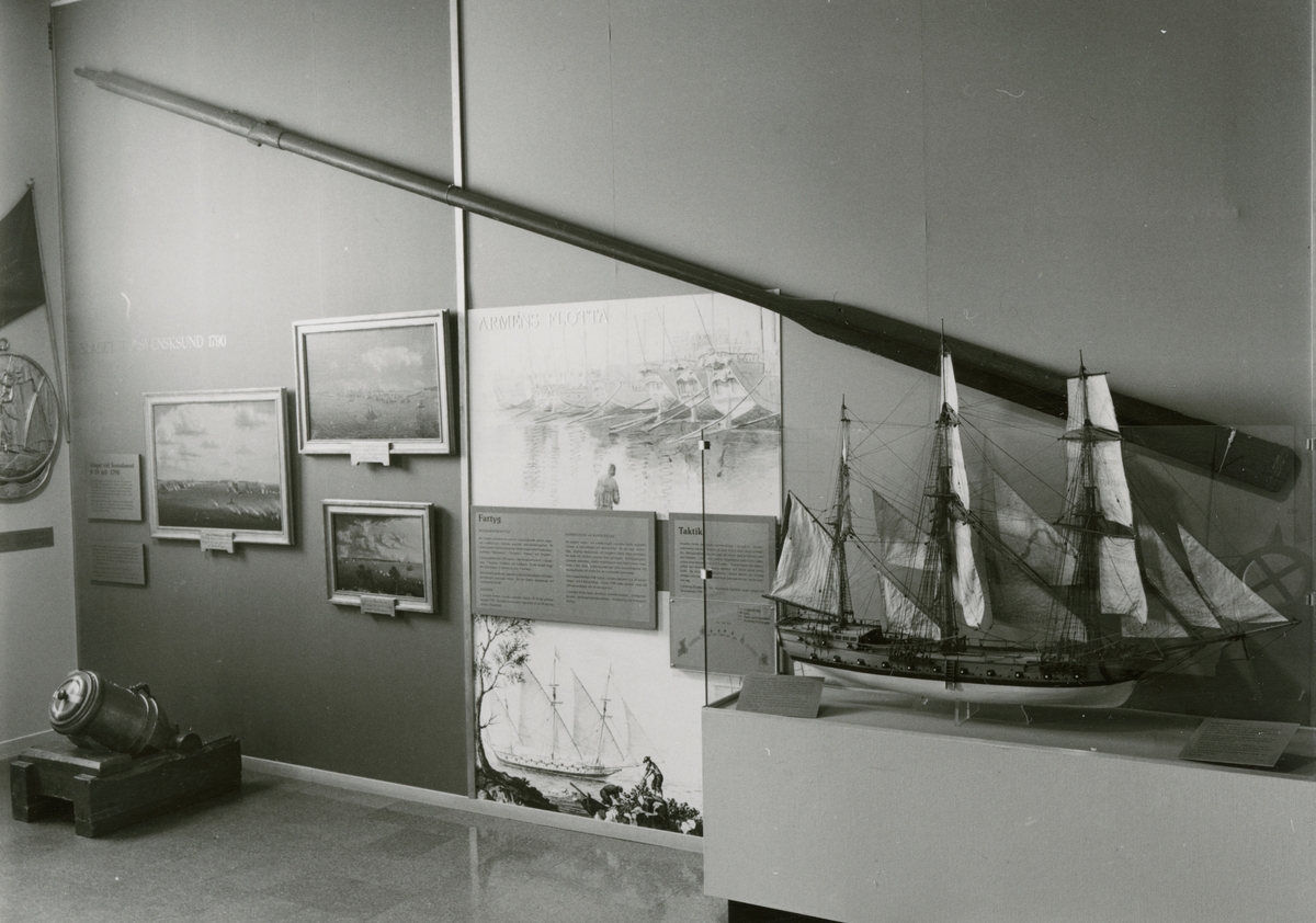 Den permanenta utställningen fotograferad 1987. Del av utställningen som handlar om Arméns flotta och slaget vid Svensksund 1790.