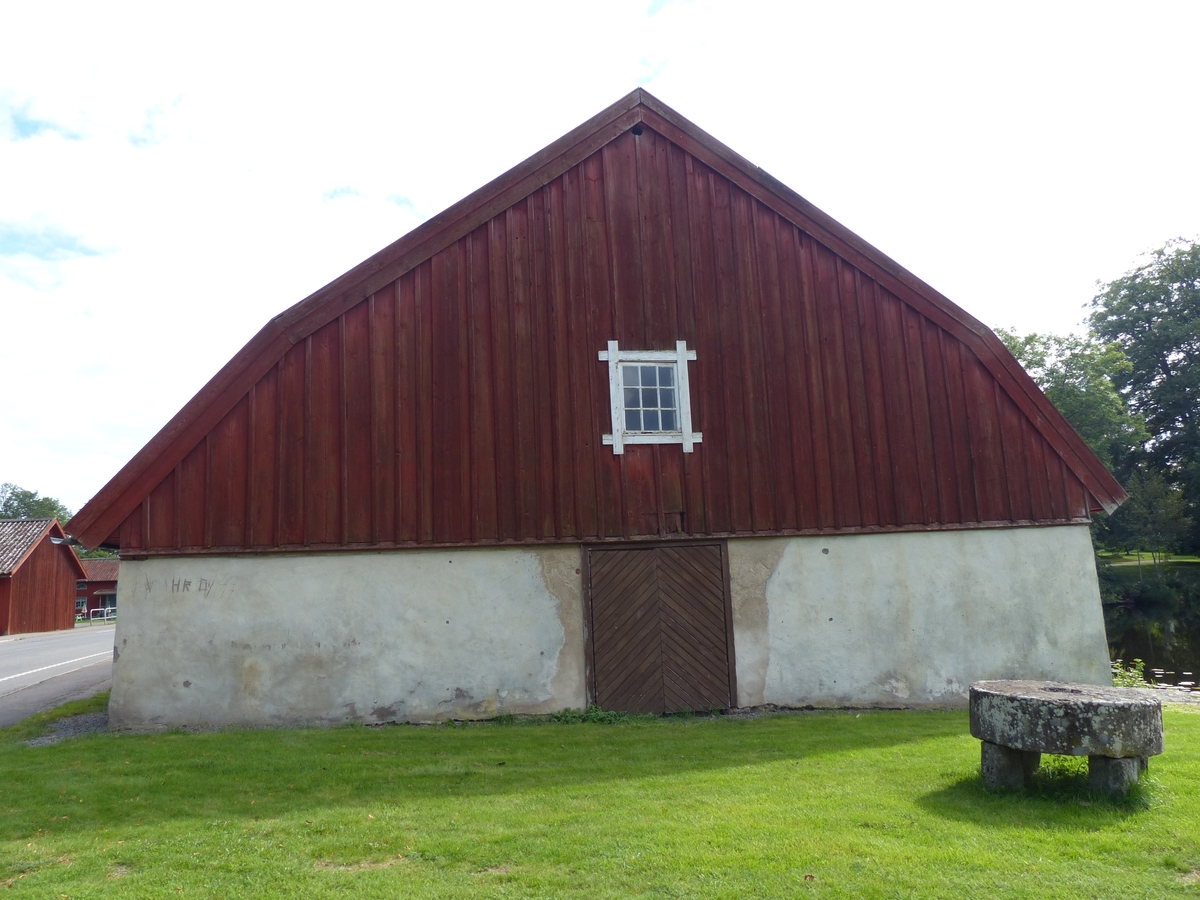 En av de äldsta byggnaderna i Forsvik är järnboden. Den uppfördes 1813 och ersatte då en äldre järnbod som stått på samma plats sedan 1700-talet. Under många sekler var Forsviks bruk ett järnbruk och i boden förvarades troligen saker som järnmalm, träkol, tackjärn, stångjärn, spannmål, salt och sill. Under 1800-talet förvarades manufakturjärn i ena delen, medan den andra agera verkstad och kvarnstall. Boden har också agerat "spruthus" och "badhus".