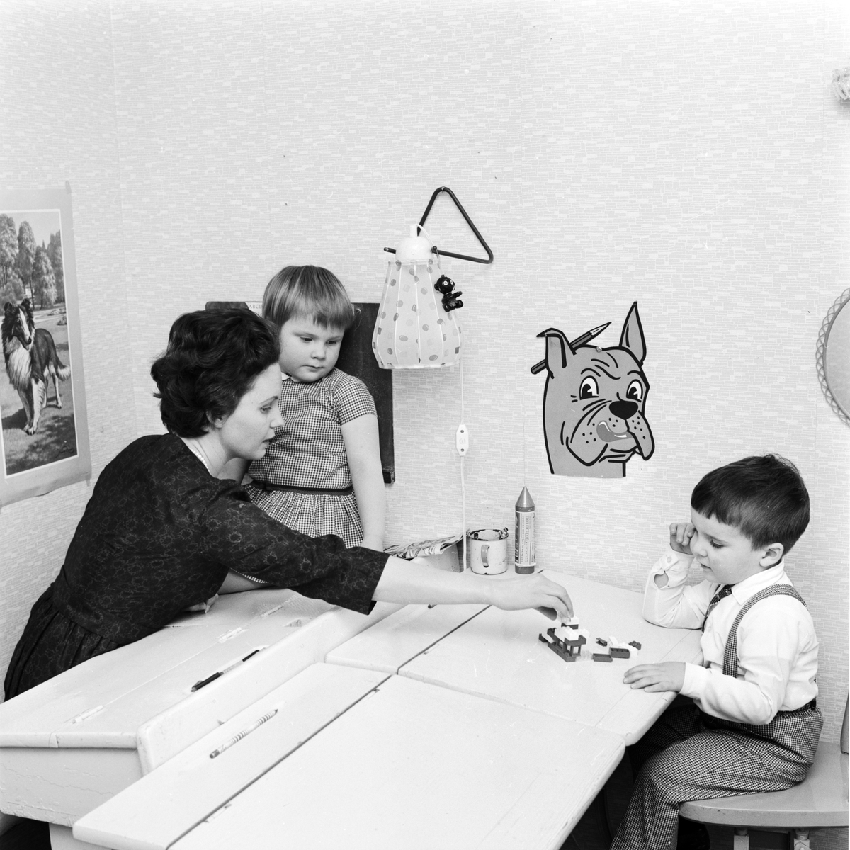 Barnavårdande institution - barn bygger lego, Uppsala 1964