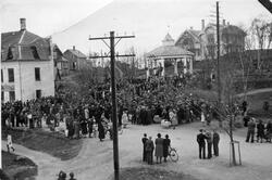Markering ved paviljongen på Melbu. Nasjonaldagen 1945