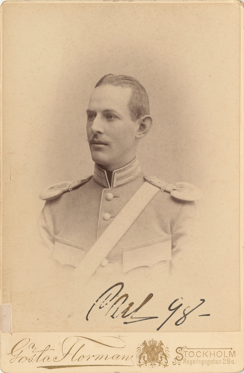 Porträtt av Carl von Horn, underlöjtnant vid Livgardet till häst K 1.