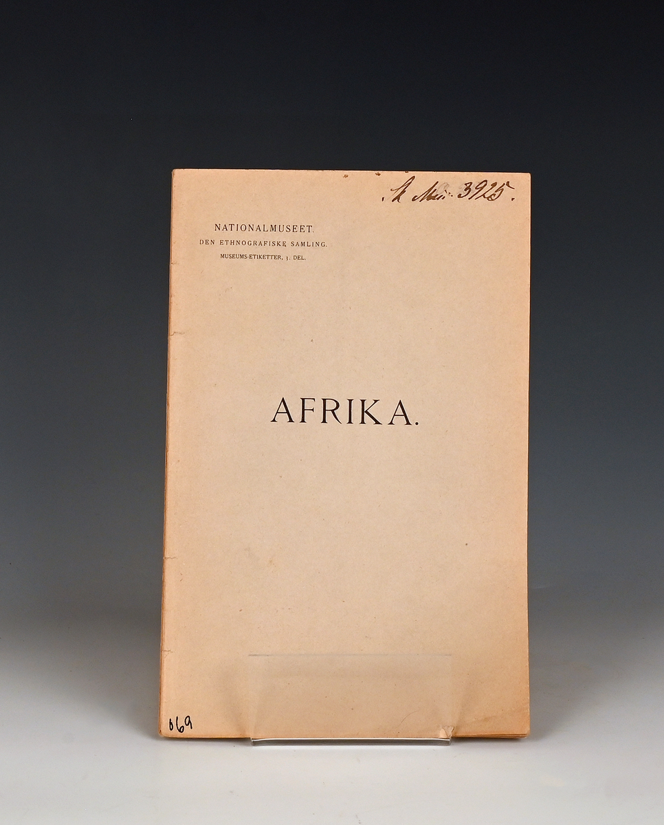 Nationalmuseet. Den Ethnografiske samling. Museums-etiketter 3. Del. Afrika.